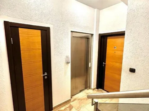 Rent, office space, 200m², Centar, Podgorica - image 10