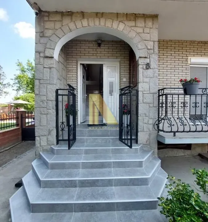 Prodaja, kuća, 414m², Klisa, Novi Sad Sve Podlokacije