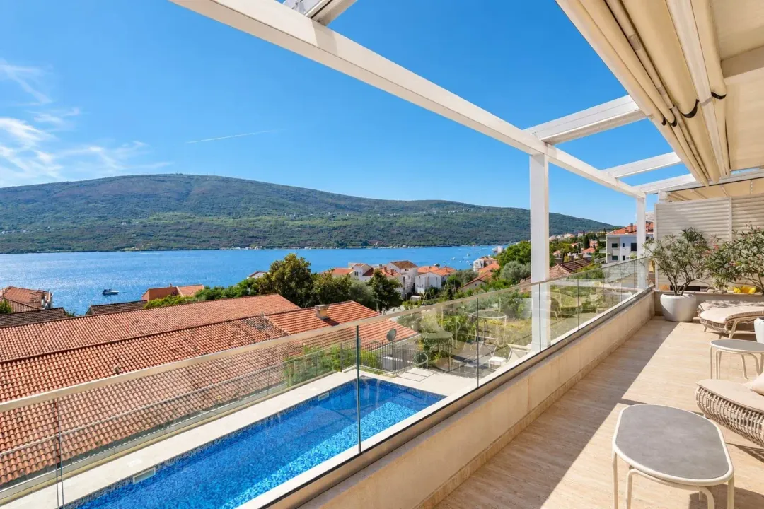 Sale, two bedroom apartment, 120m², Herceg Novi, Crna Gora