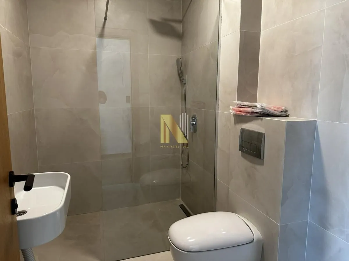 Prodaja, četvorosoban stan, 133m², Grbavica, Novi Sad Sve Podlokacije