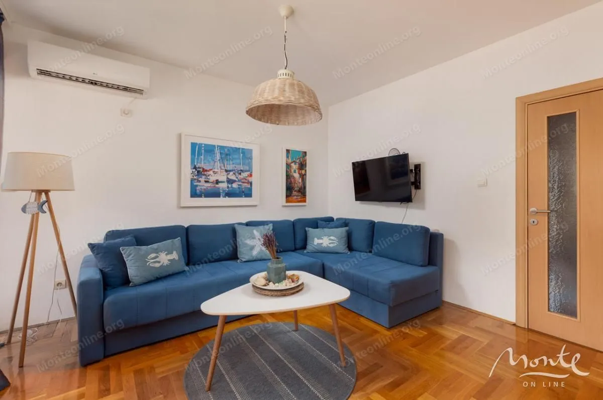 Sale, one bedroom apartment, 50m², Dobrota, Kotor