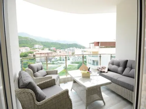 Prodaja, dvosoban stan, 64m², Bečići, Budva - image 1