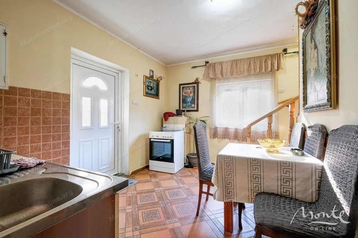 Prodaja, kuća, 219m², Dobrota, Kotor