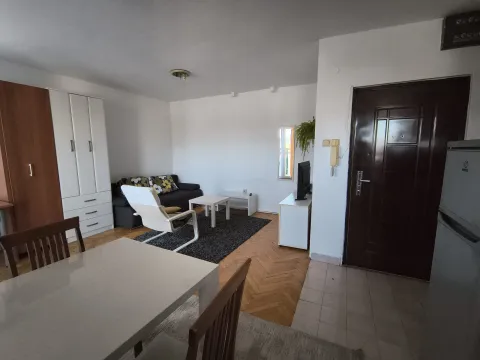 Izdavanje, jednosoban stan, 30m², Blok 6, Podgorica - image 2