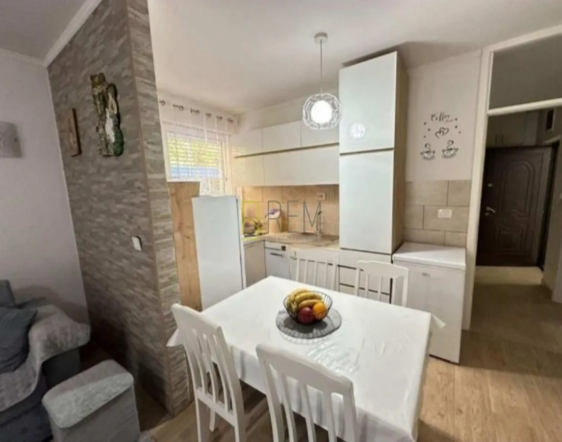 Prodaja, dvosoban stan, 48m², Dobrota, Kotor