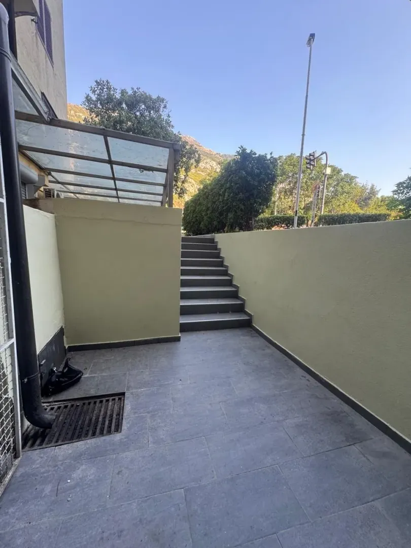 Rent, office space, 30m², Škaljari, Kotor