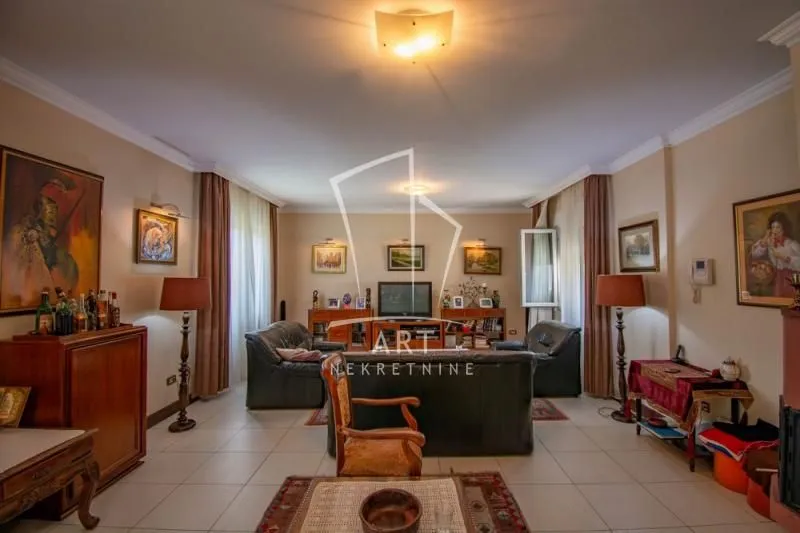 Sale, house, 238m², Petlovo Brdo, Beograd