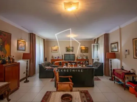 Prodaja, kuća, 238m², Petlovo Brdo, Beograd - image 20