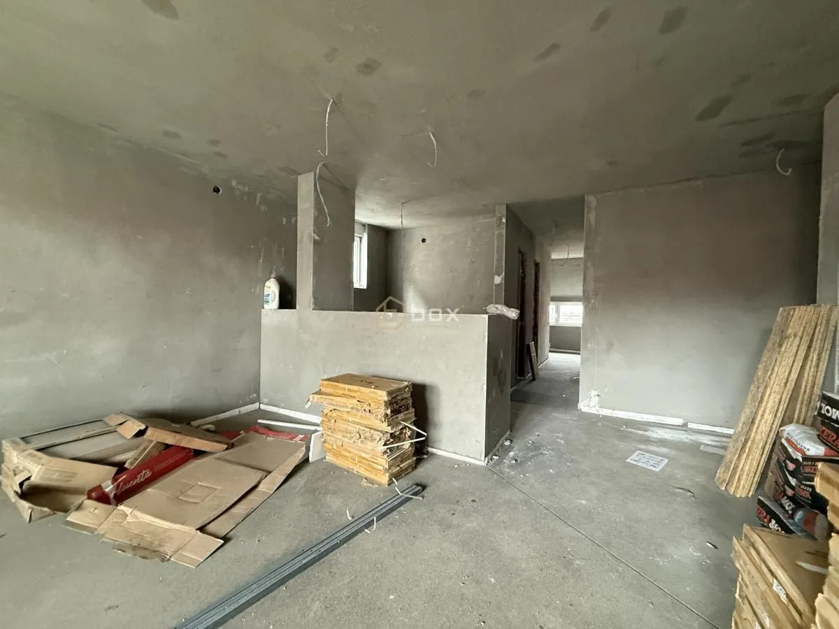 Prodaja, trosoban stan, 90m², Donja Vrežina, Niš
