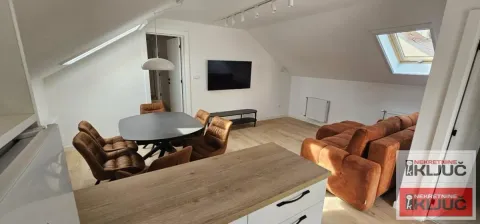 Izdavanje, dvosoban stan, 78m², Centar, Novi Sad - image 2