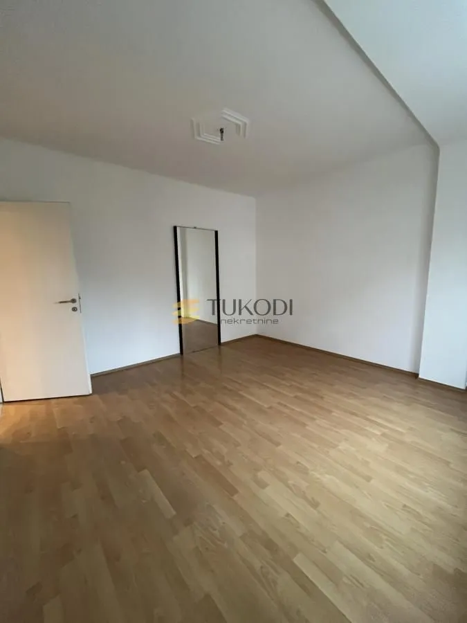 Prodaja, trosoban stan, 112m², Centar, Novi Sad