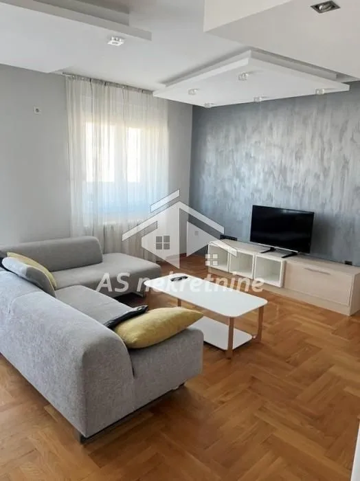Izdavanje, četvorosoban stan, 120m², Voždovac Sve Podlokacije, Beograd