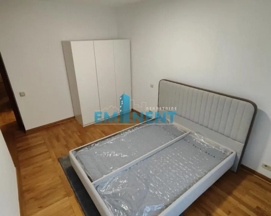 Rent, four bedroom apartment, 115m², Kalenić Pijaca, Vračar Sve Podlokacije