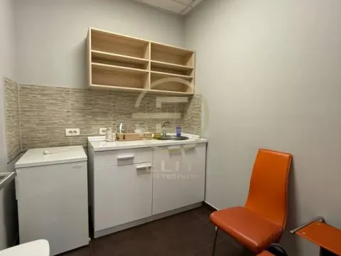 Izdavanje, poslovni prostor, 226m², Bulevar Oslobodjenja, Novi Sad Sve Podlokacije - image 18