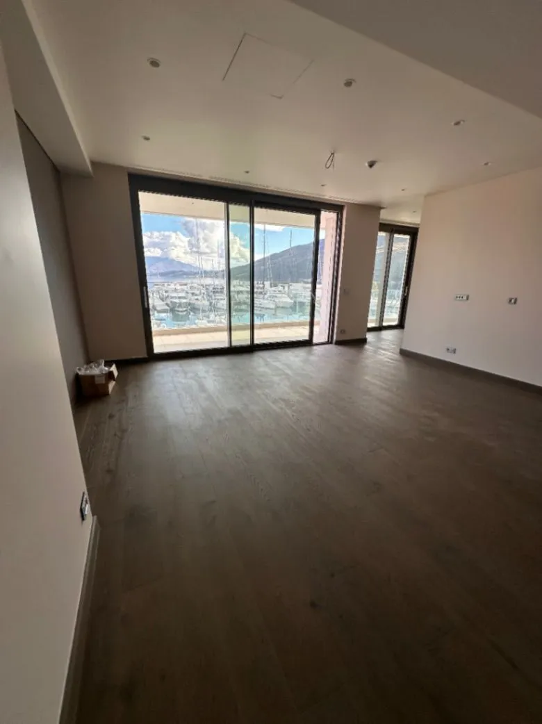 Prodaja, dvosoban stan, 137m², Herceg Novi, Crna Gora