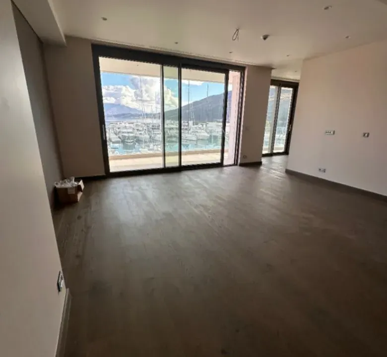 Prodaja, dvosoban stan, 137m², Herceg Novi, Crna Gora