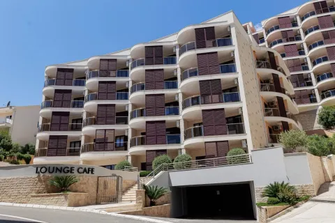 Rent, one bedroom apartment, 72m², Bečići, Budva - image 20