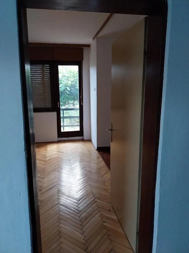 Izdavanje, trosoban stan, 100m², Dalmatinska ulica, Podgorica