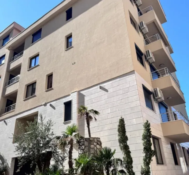 Rent, one bedroom apartment, 63m², Bečići, Budva