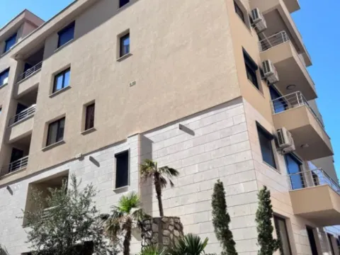 Rent, one bedroom apartment, 63m², Bečići, Budva