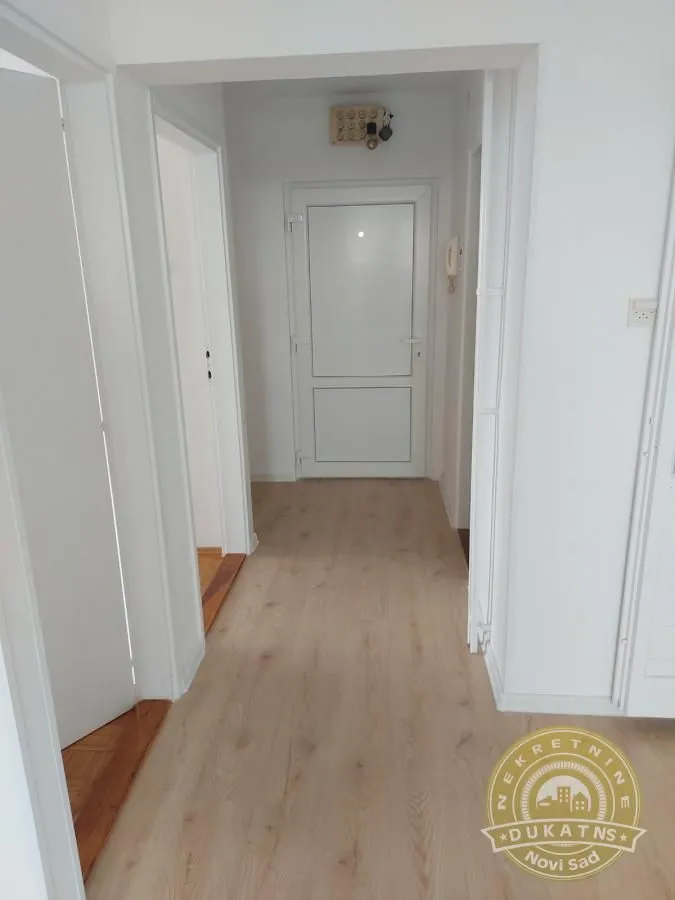 Prodaja, trosoban stan, 61m², Bulevar Oslobodjenja, Novi Sad Sve Podlokacije