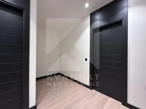 Prodaja, četvorosoban stan, 107m², Centar, Kolašin - image 6