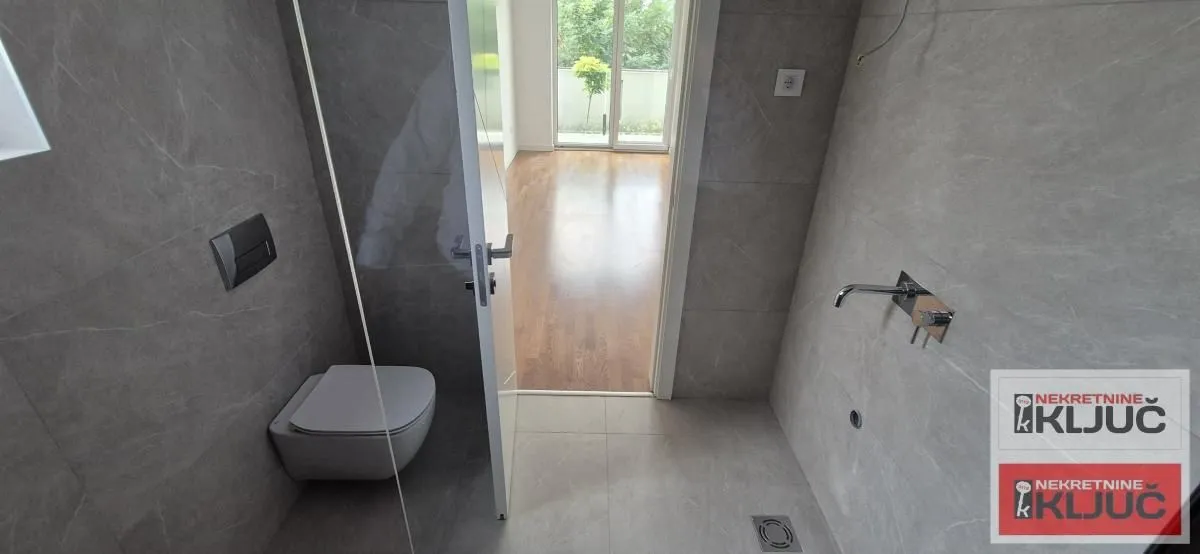 Prodaja, četvorosoban stan, 130m², Novo naselje, Novi Sad