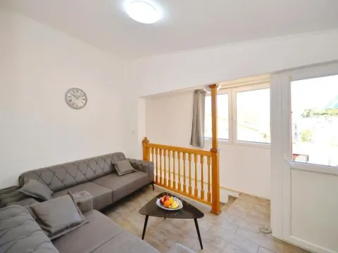 Izdavanje, kuća, 100m², Škaljari, Kotor - image 15