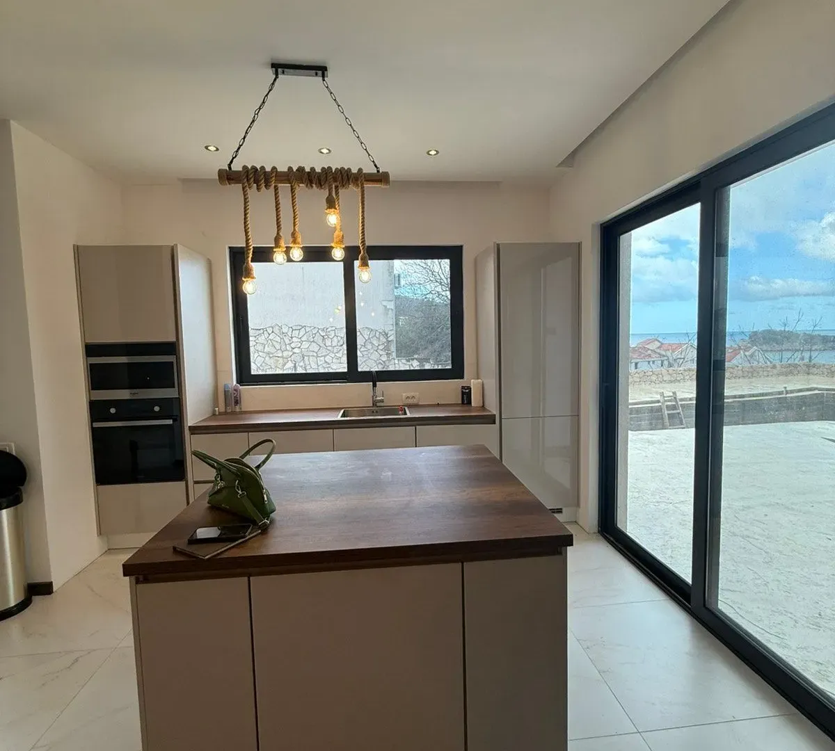 Sale, house, 250m², Utjeha, Bar