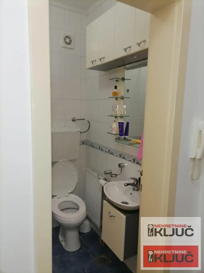Prodaja, trosoban stan, 71m², Salajka, Novi Sad Sve Podlokacije