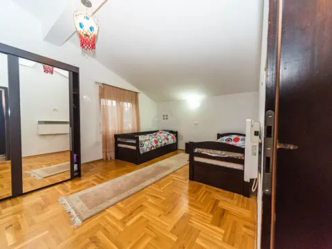 Izdavanje, dvosoban stan, 115m², Tološi, Podgorica - image 12