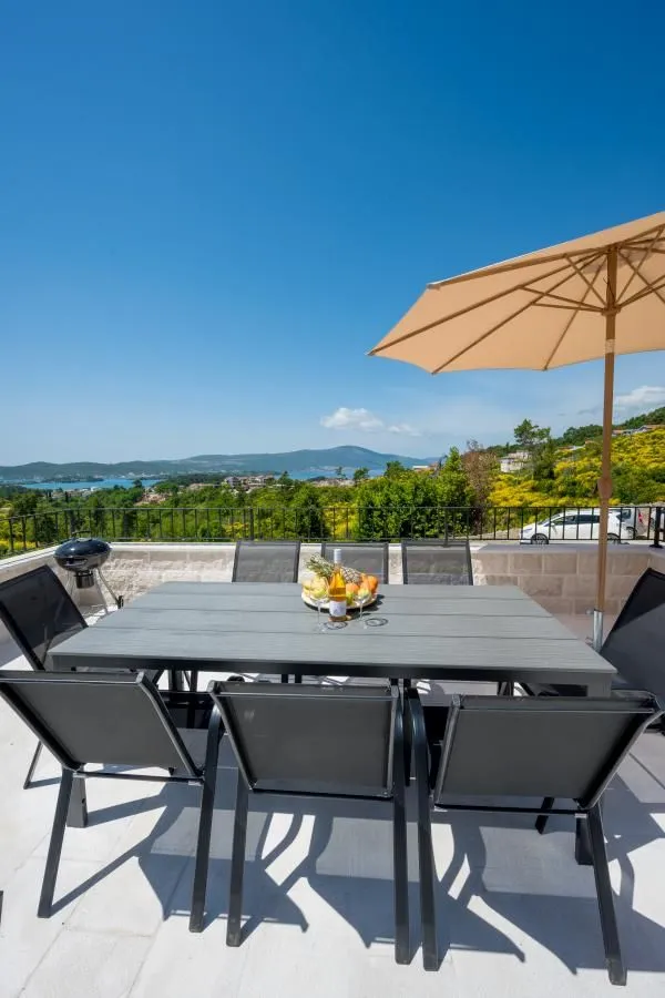 Prodaja, kuća, 250m², Mrčevac, Tivat