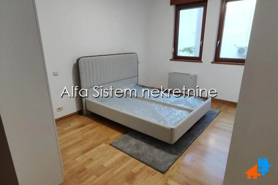 Rent, four bedroom apartment, 120m², Kalenić Pijaca, Vračar Sve Podlokacije