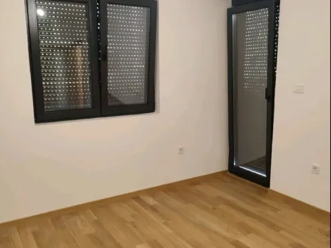 Izdavanje, jednosoban stan, 47m², City Kvart, Podgorica - image 1