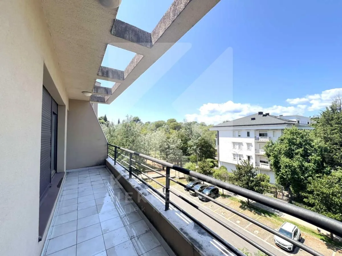 Prodaja, petosoban stan, 193m², Preko Morače, Podgorica