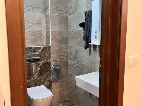 Sale, one bedroom apartment, 40m², Bulevar, Budva - image 8