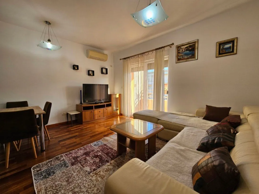 Izdavanje, dvosoban stan, 86m², City Kvart, Podgorica