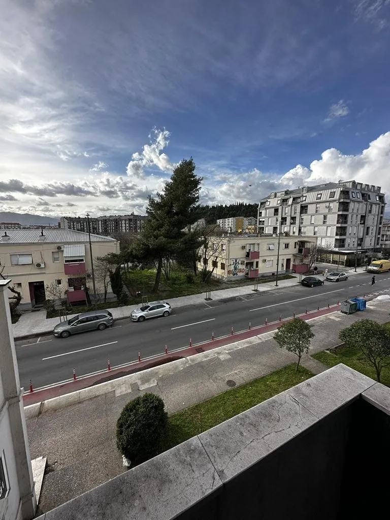 Izdavanje, dvosoban stan, 75m², Ljubović, Podgorica