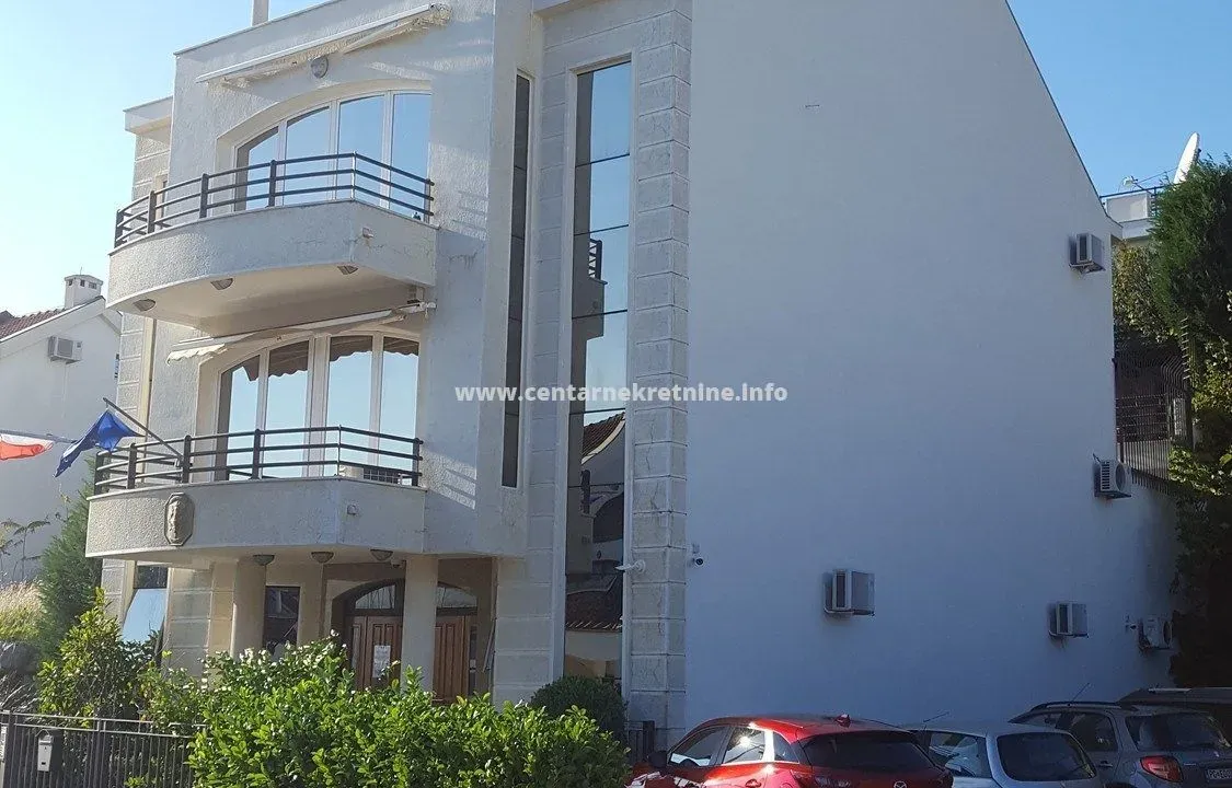 Izdavanje, kuća, 750m², Gorica C, Podgorica