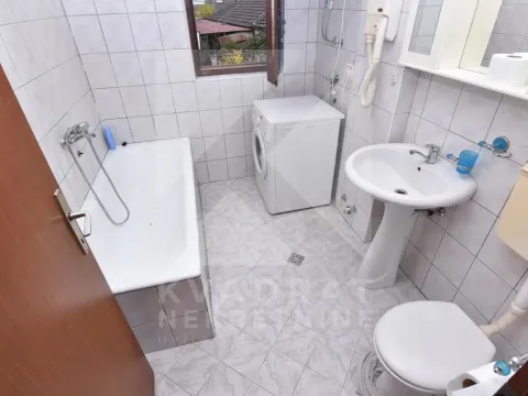 Izdavanje, trosoban stan, 130m², Tološi, Podgorica - image 8