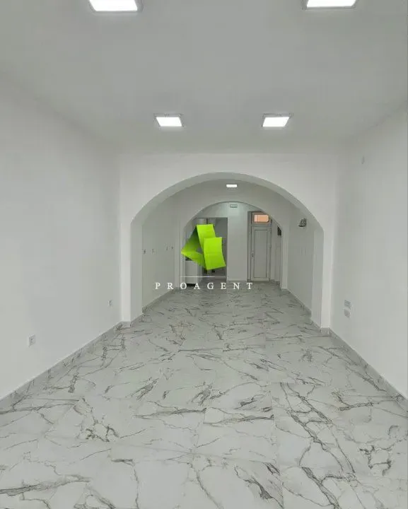 Rent, office space, 55m², Medijana, Niš