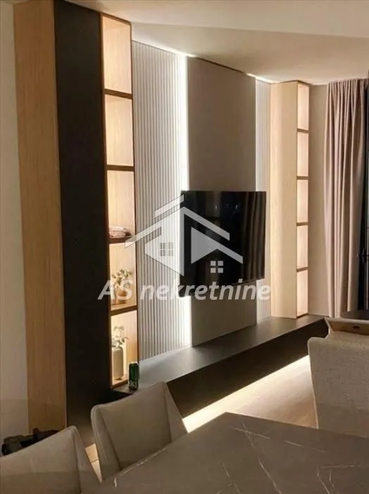 Izdavanje, trosoban stan, 86m², Savski Venac, Beograd