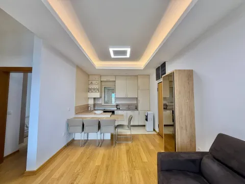Rent, two bedroom apartment, 70m², Bečići, Budva - image 2