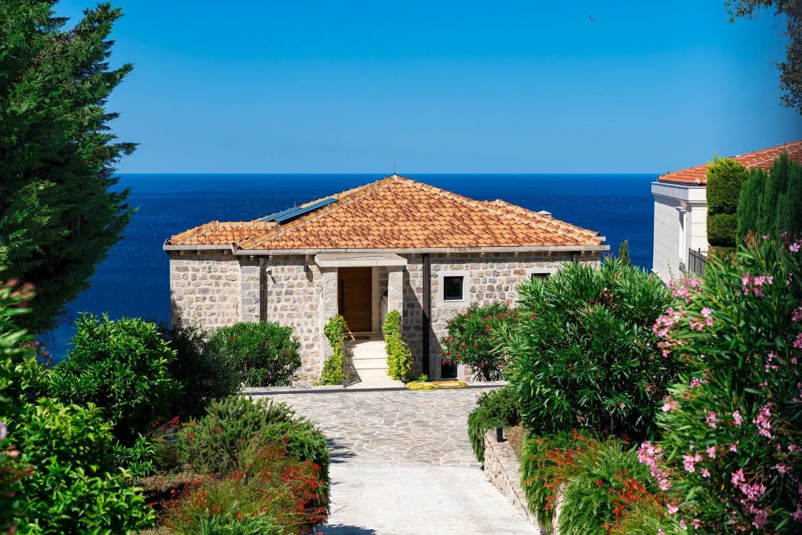 Sale, house, 374m², Drobni pijesak, Budva