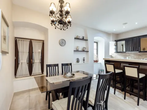 Prodaja, dvosoban stan, 117m², Stari Grad Kotor, Kotor - image 7