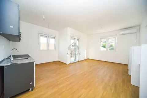 Izdavanje, dvosoban stan, 60m², Zabjelo, Podgorica - image 1