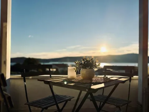 Izdavanje, trosoban stan, 130m², Tivat, Crna Gora - image 8