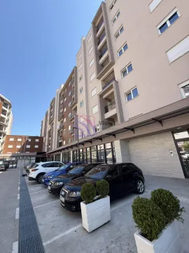 Sale, office space, 100m², Stari Aerodrom, Podgorica - image 1