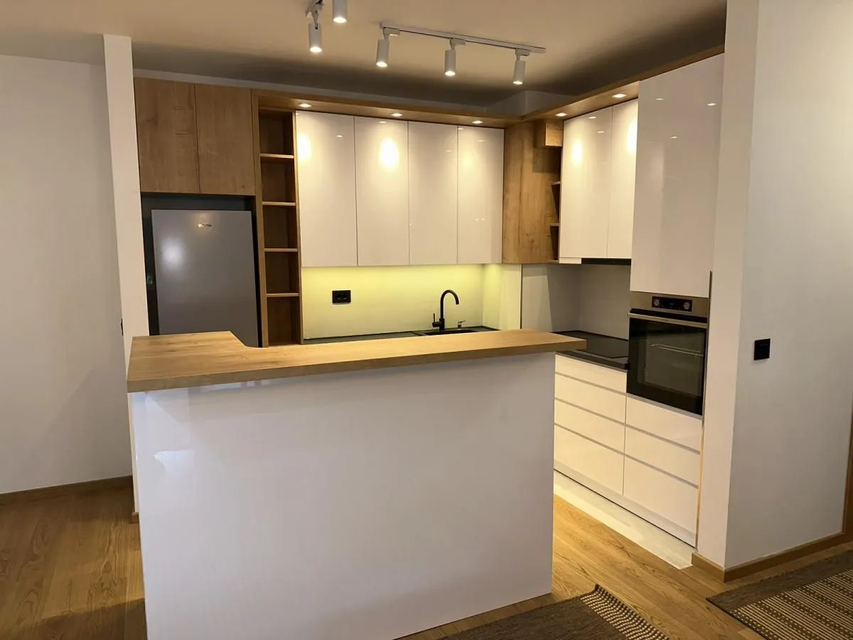 Izdavanje, četvorosoban stan, 102m², Crveni Krst, Beograd