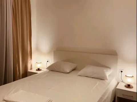 Izdavanje, jednosoban stan, 45m², Radanovići, Kotor - image 6